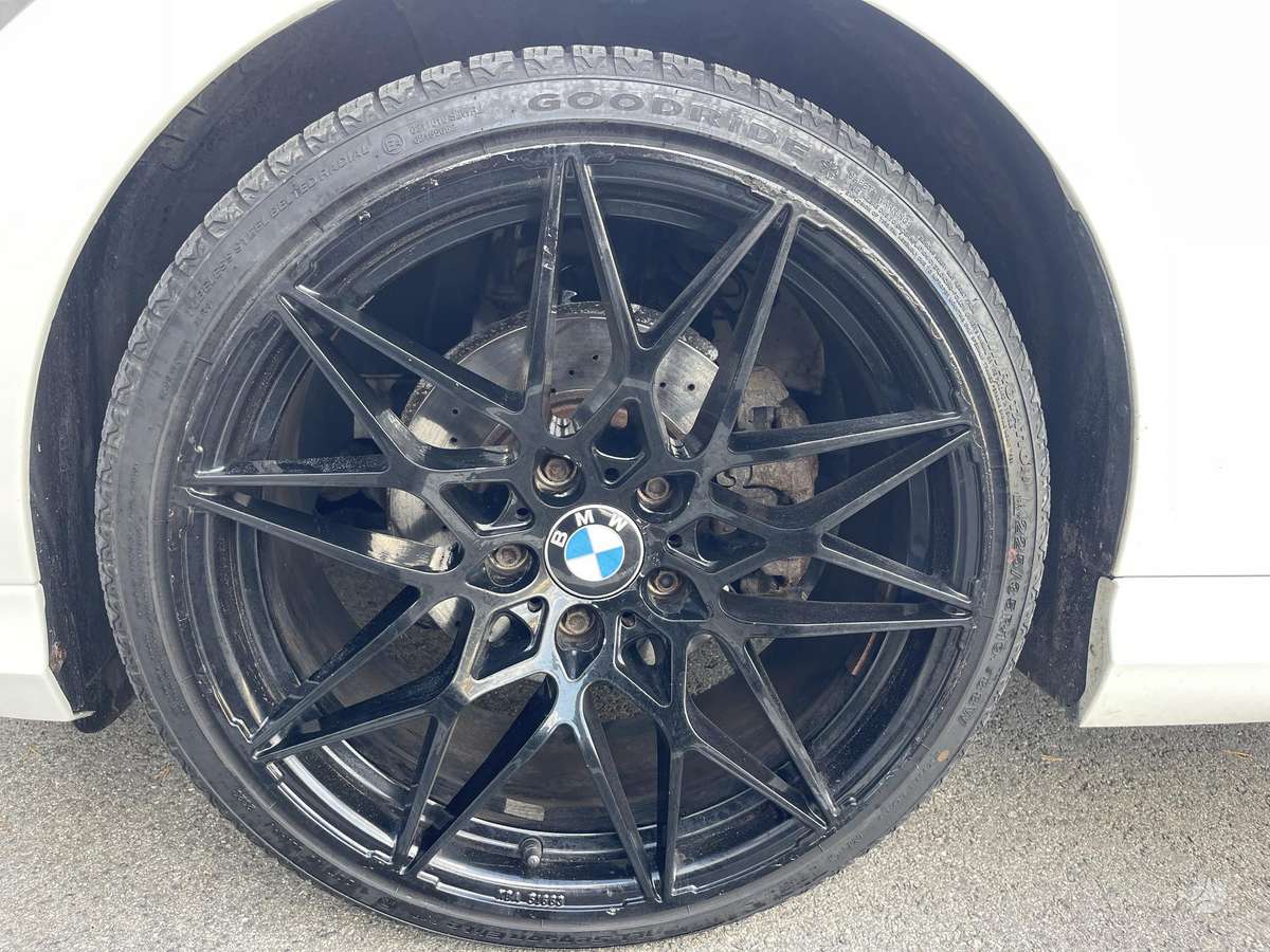 BMW 320 2010 — photo 12