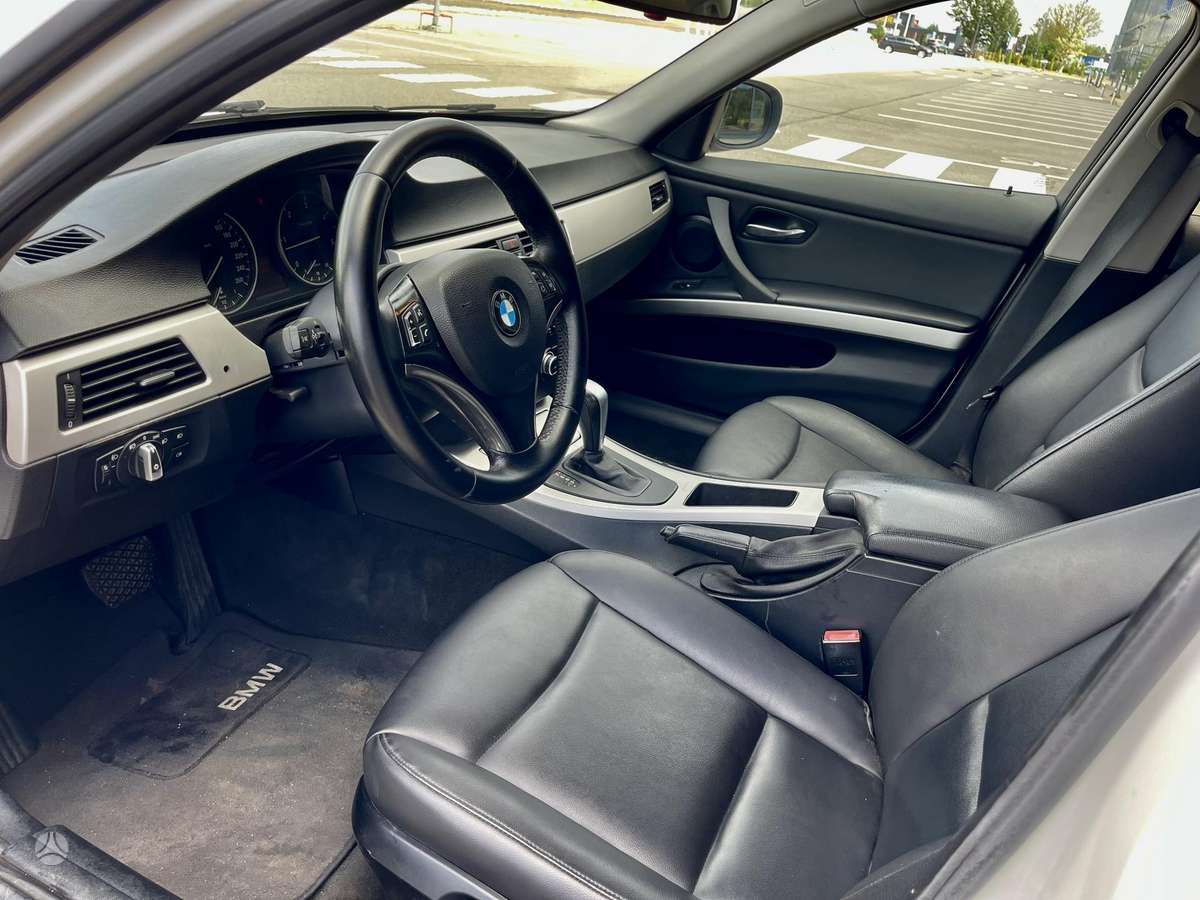 BMW 320 2010 — photo 14