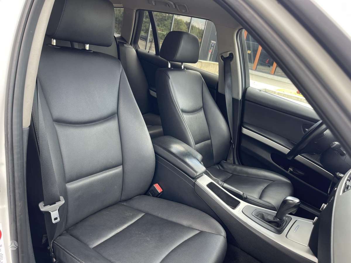 BMW 320 2010 — photo 15