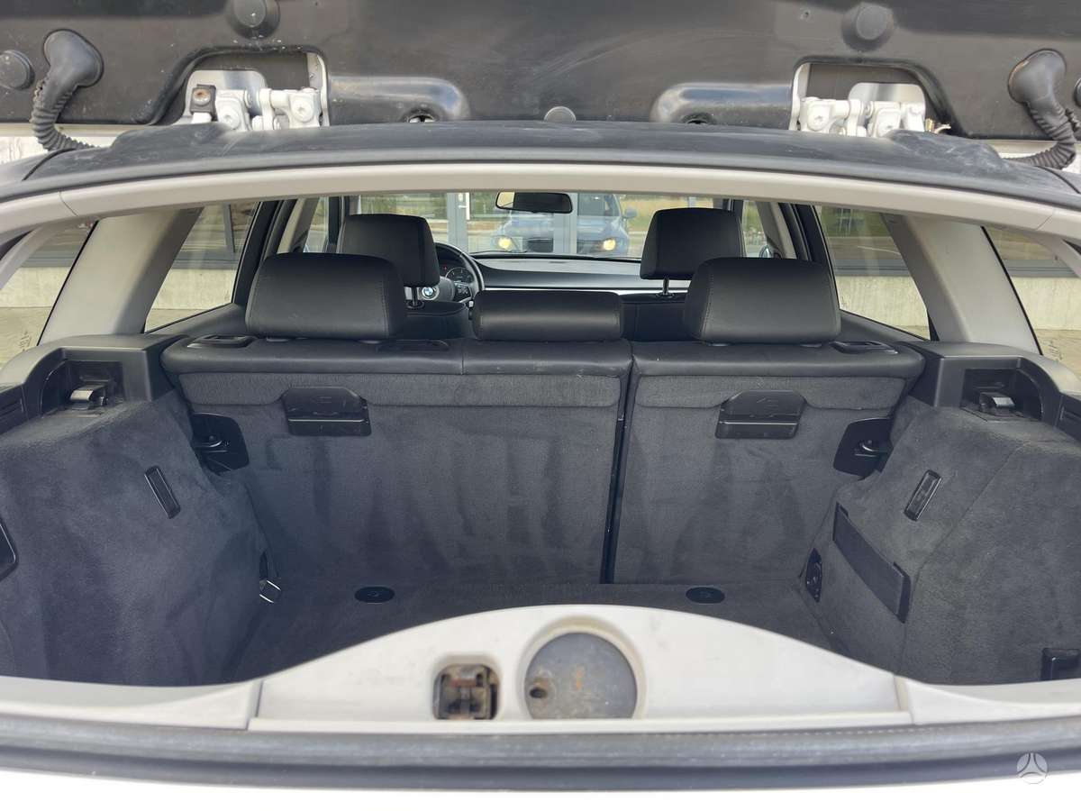 BMW 320 2010 — photo 18