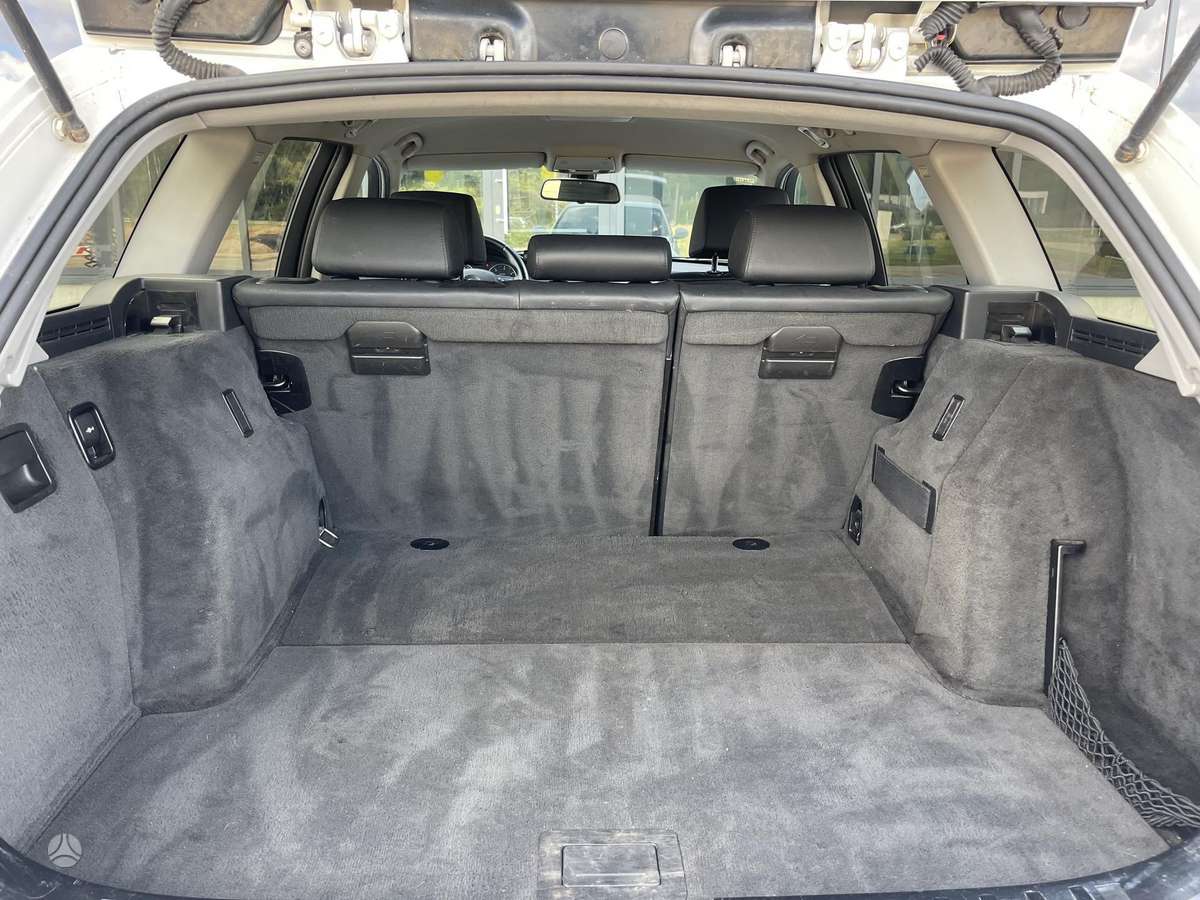 BMW 320 2010 — photo 19