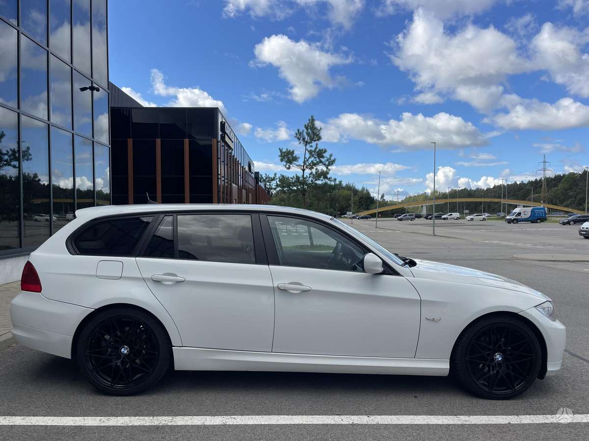 BMW 320 2010 — photo 5