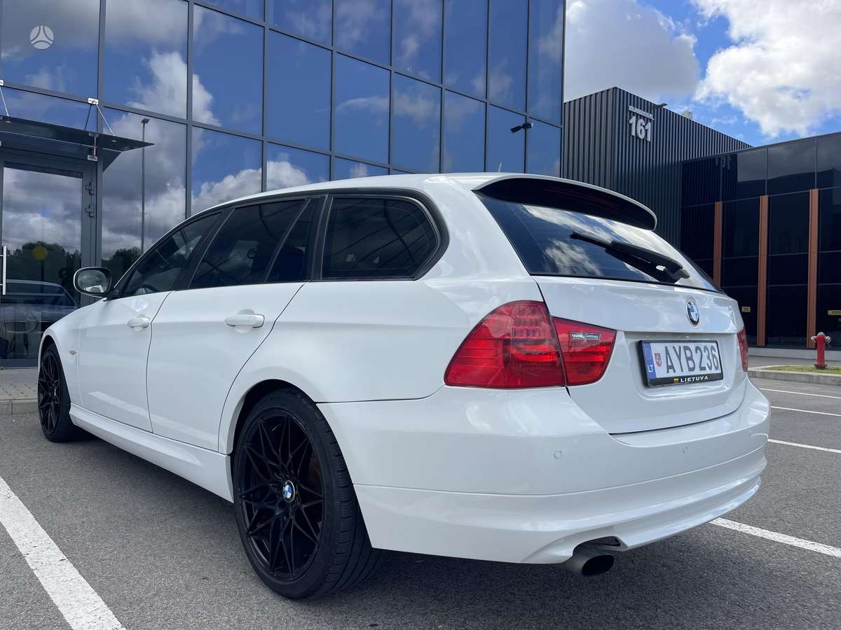 BMW 320 2010 — photo 7
