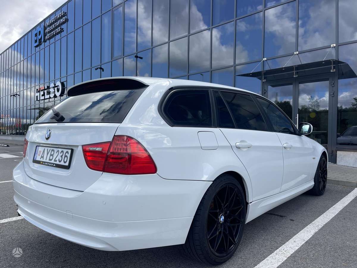 BMW 320 2010 — photo 8