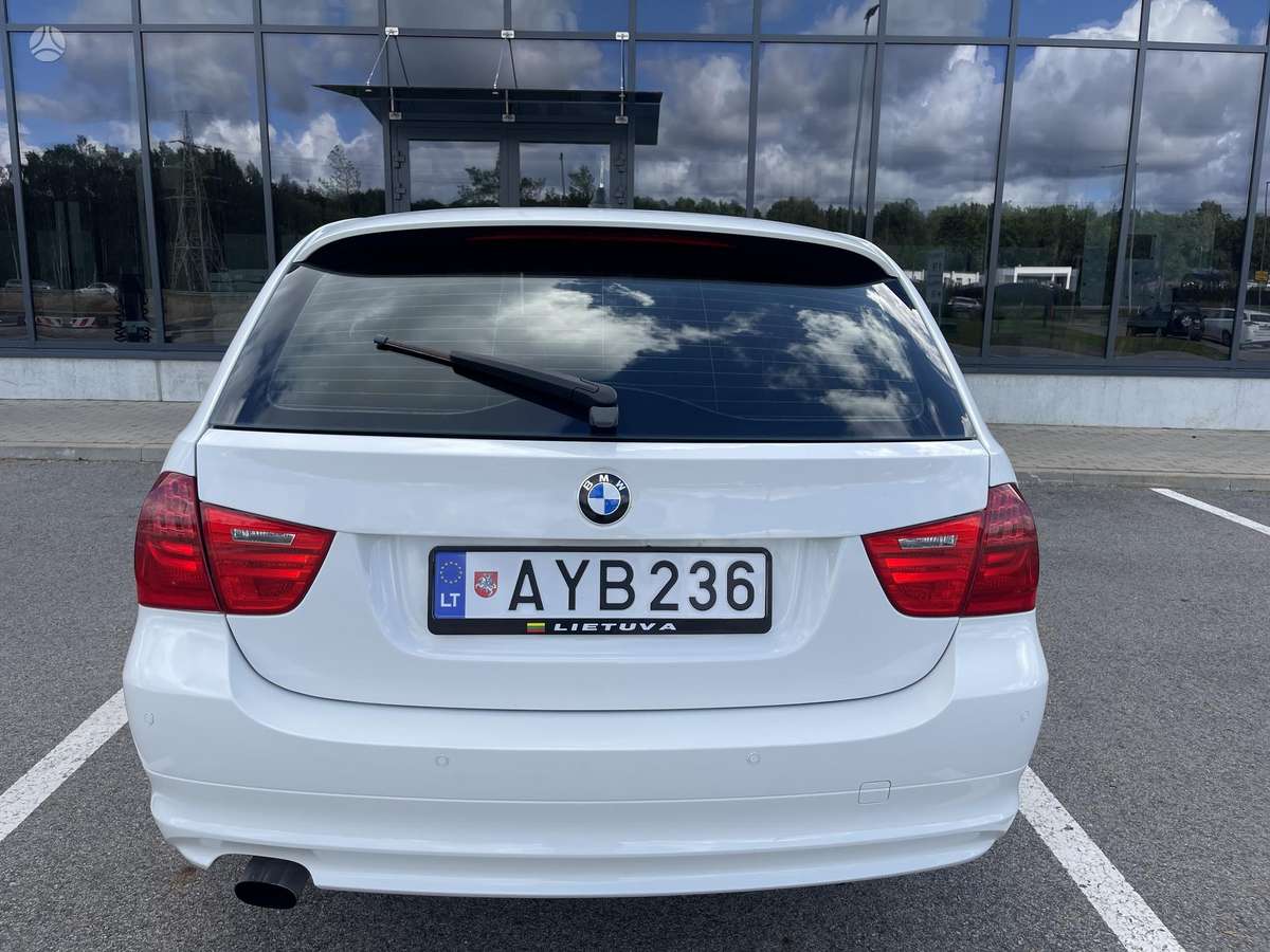 BMW 320 2010 — photo 9
