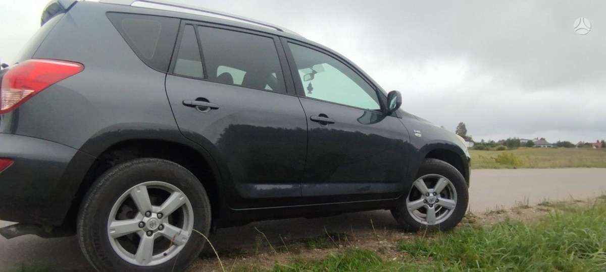 Toyota RAV4 2006 — rear view