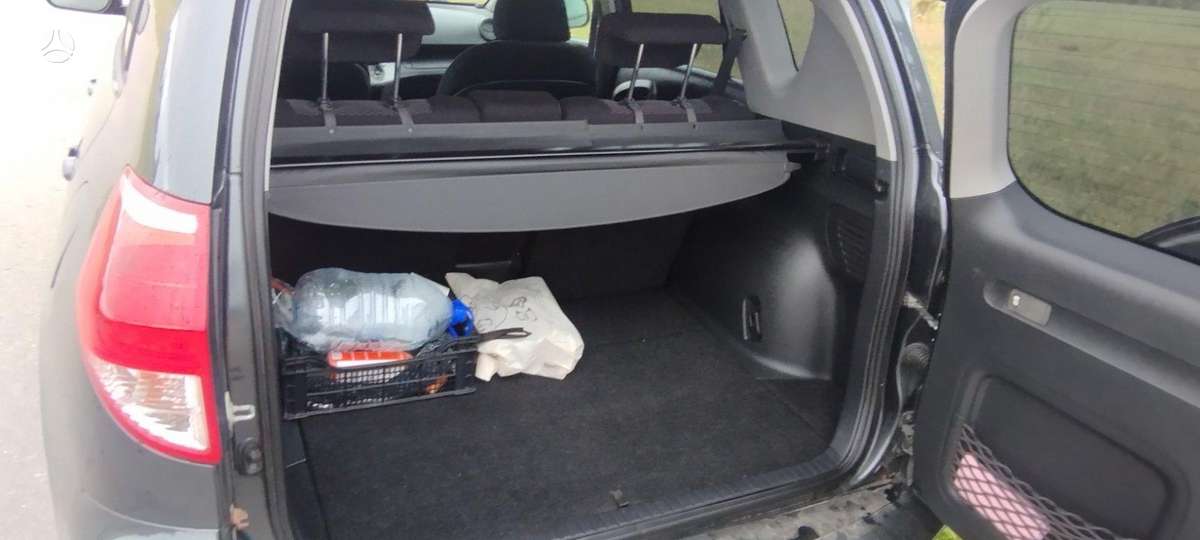 Toyota RAV4 2006 — interior