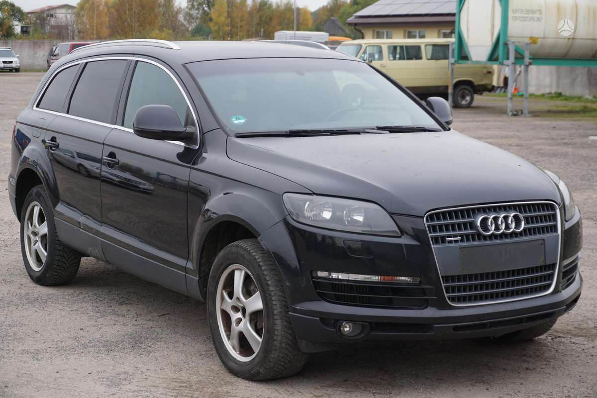 Audi Q7 2008 — rear view