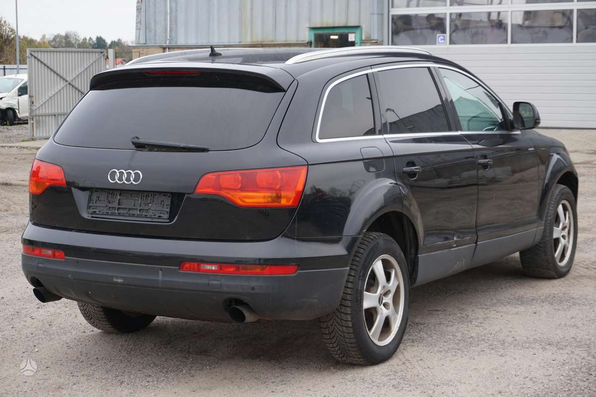 Audi Q7 2008 — interior