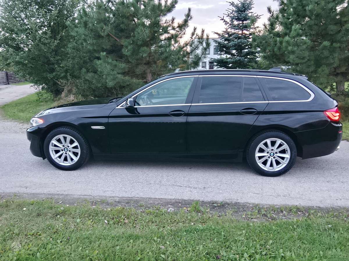 BMW 520 2011 — interior