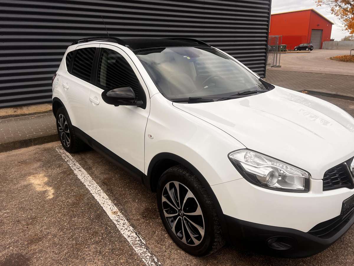 Nissan Qashqai 2013 — салон
