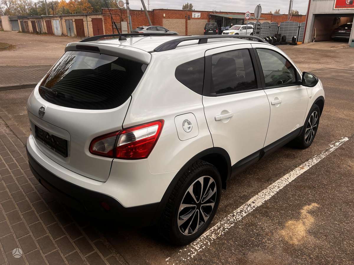 Nissan Qashqai 2013 — двигун 1598 cm³, 131 HP (96kW)