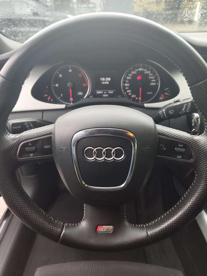 Audi A4 2010 — photo 16