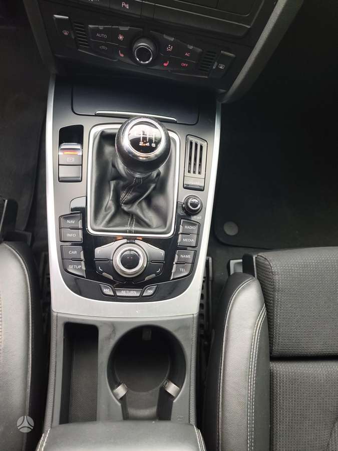 Audi A4 2010 — photo 17