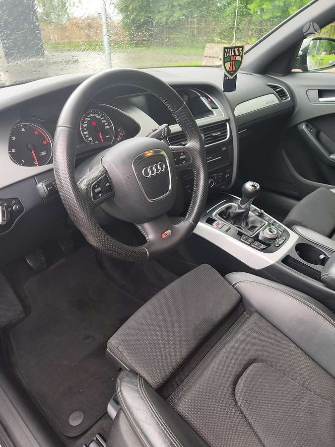 Audi A4 2010 — photo 18