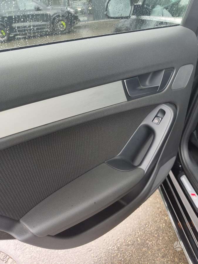 Audi A4 2010 — photo 19