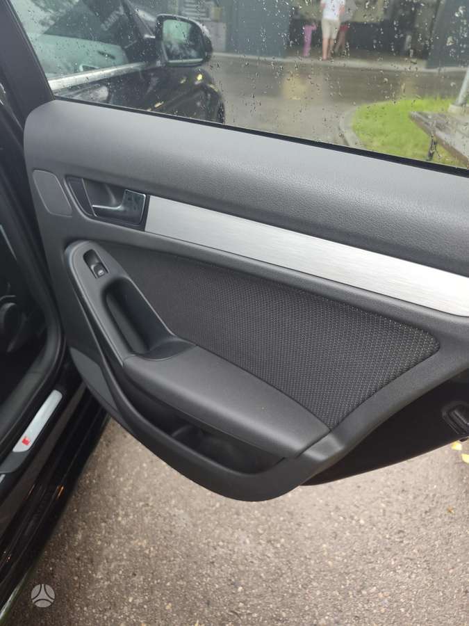 Audi A4 2010 — photo 22