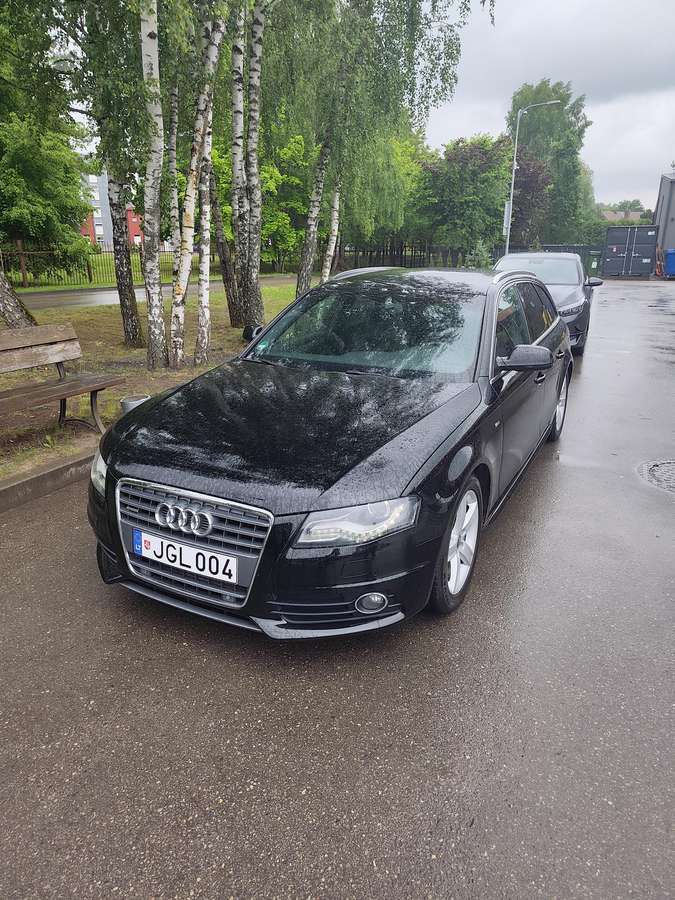 Audi A4 2010 — photo 9