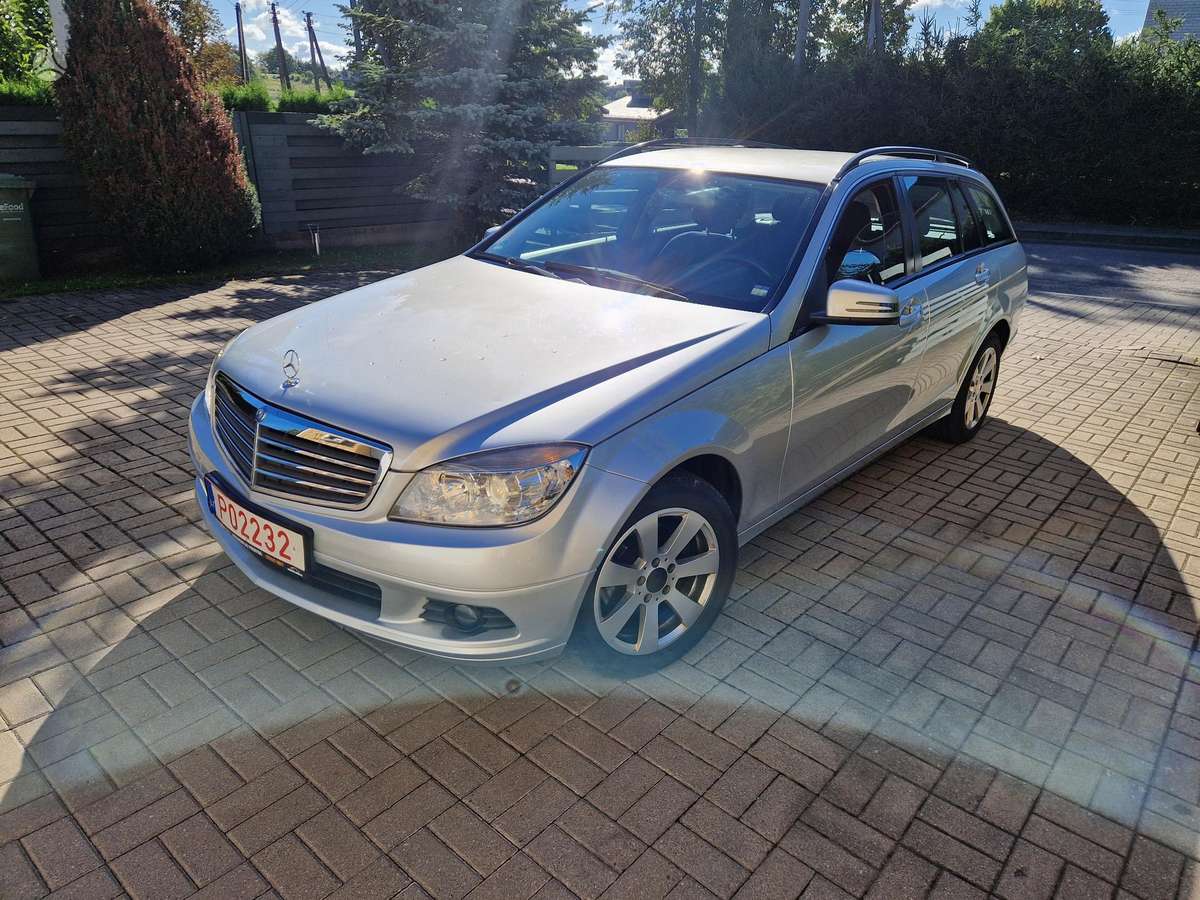 Mercedes-Benz C200 2009 — rear view
