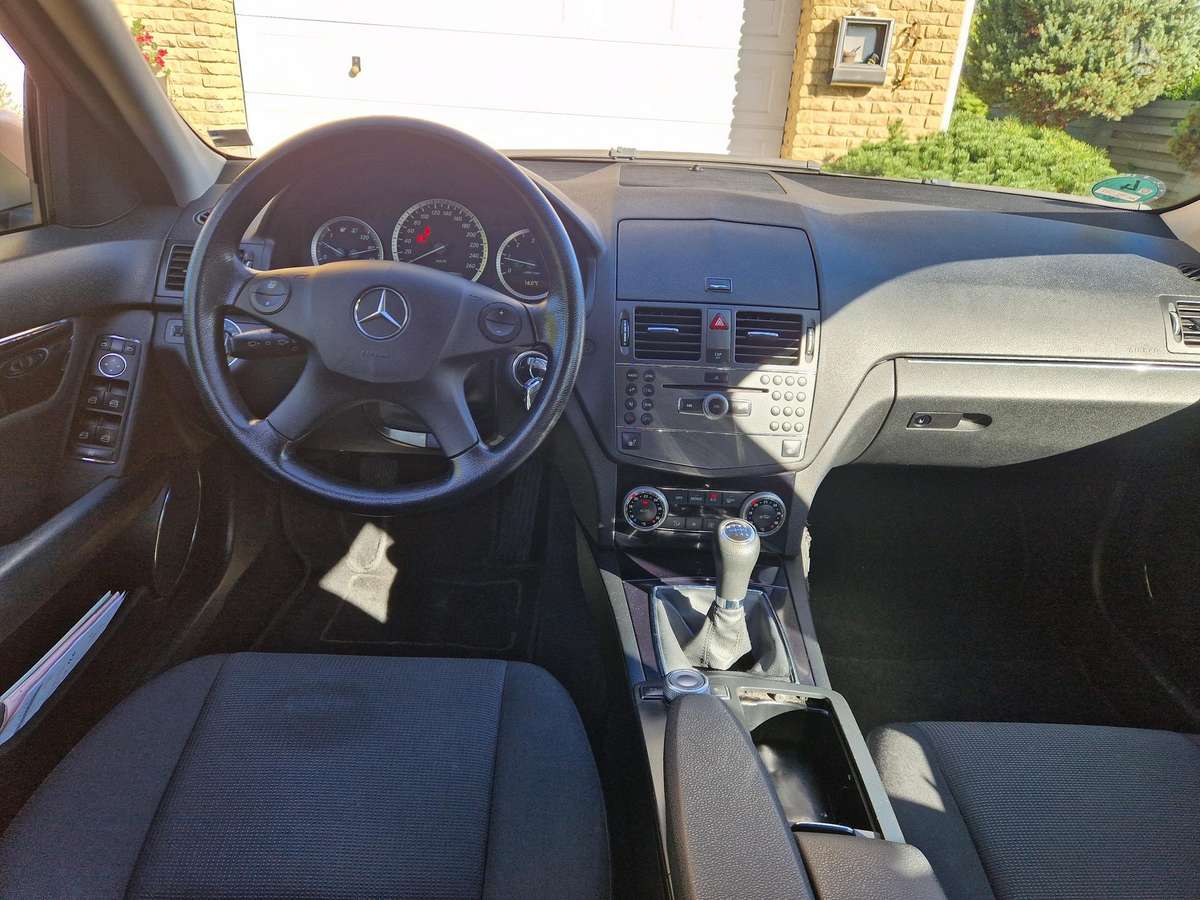 Mercedes-Benz C200 2009 — photo 5