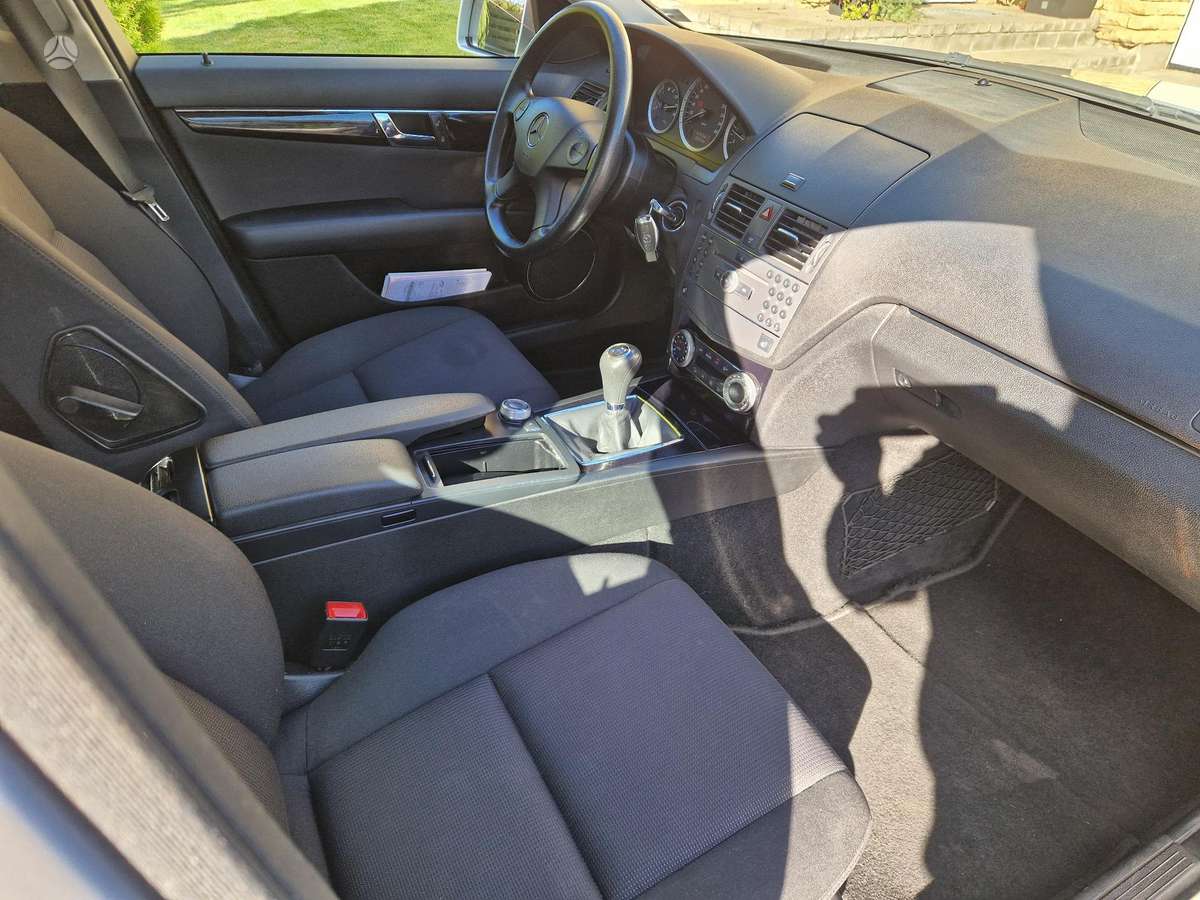 Mercedes-Benz C200 2009 — photo 6