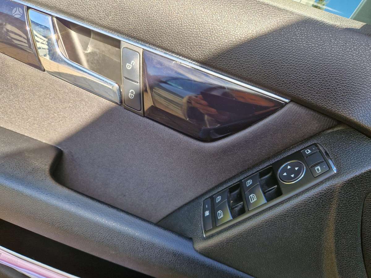 Mercedes-Benz C200 2009 — photo 7