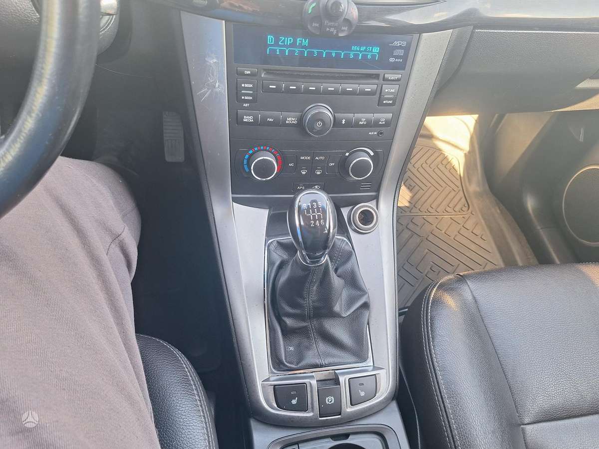 Chevrolet Captiva 2011 — photo 17