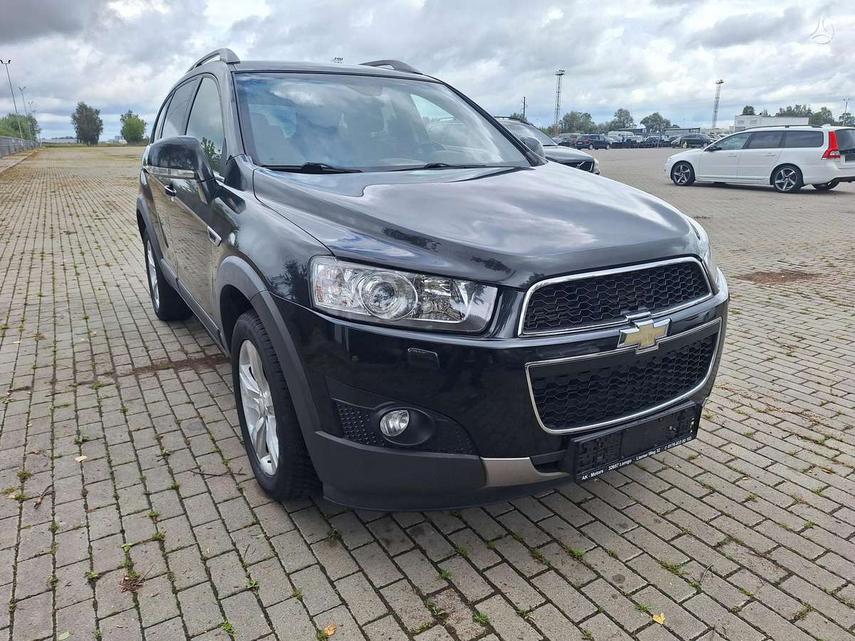 Chevrolet Captiva 2011 — rear view