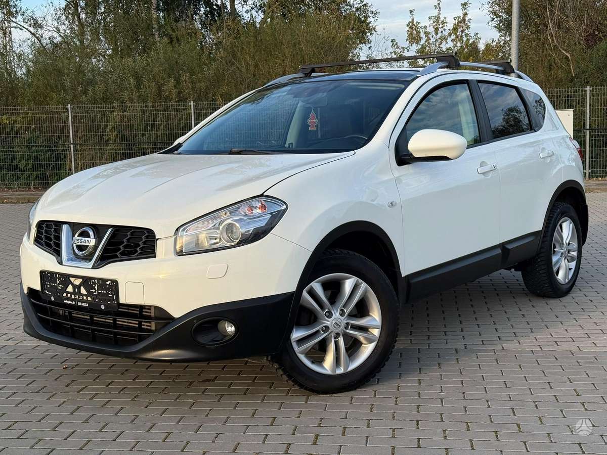 Nissan Qashqai 2012 — rear view