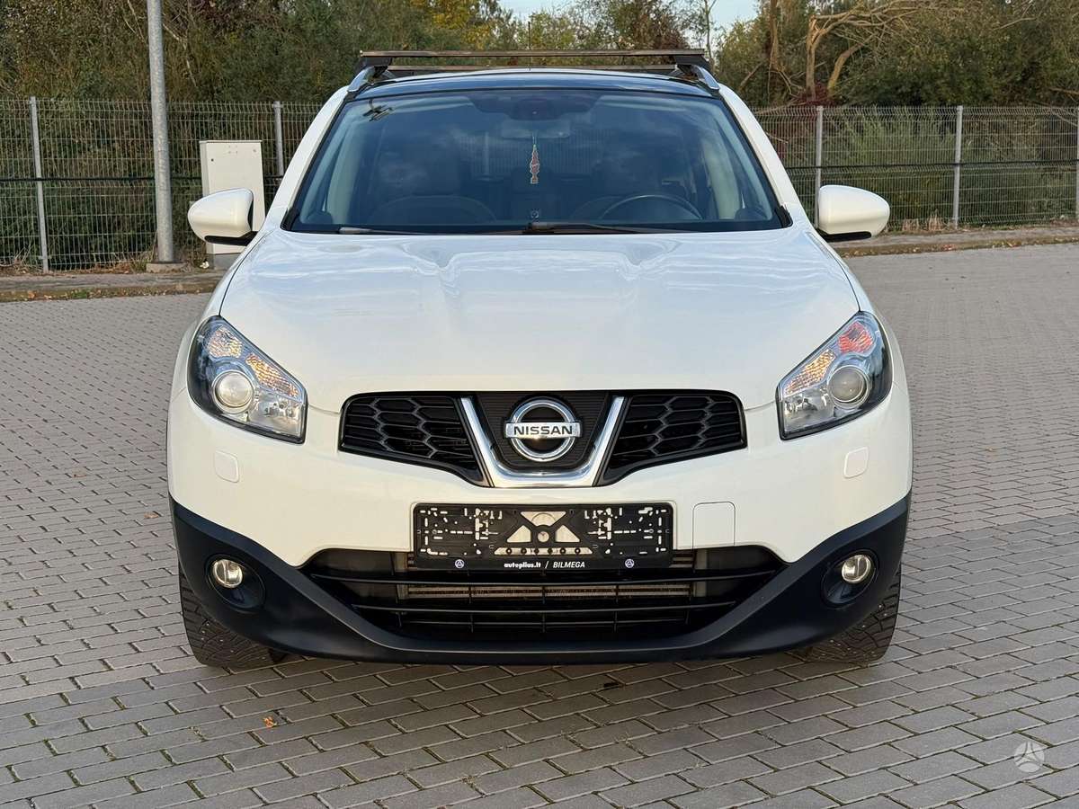 Nissan Qashqai 2012 — interior