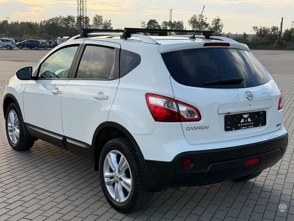 Nissan Qashqai 2012 — engine 1598 cm³, 131 HP (96kW)
