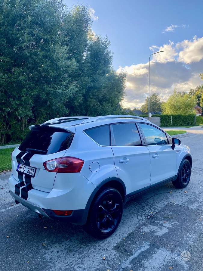 Ford Kuga 2010 — салон