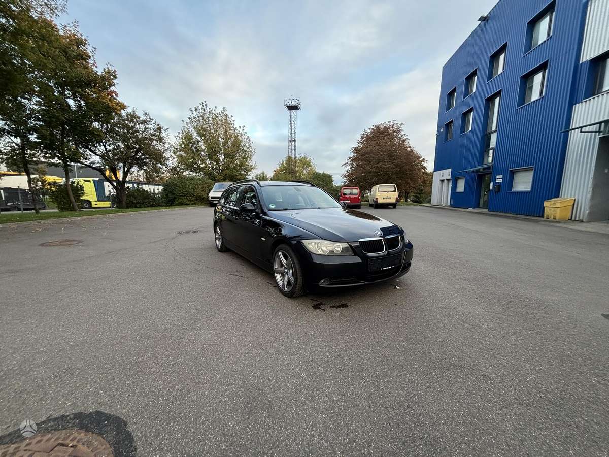 BMW 318, 2008