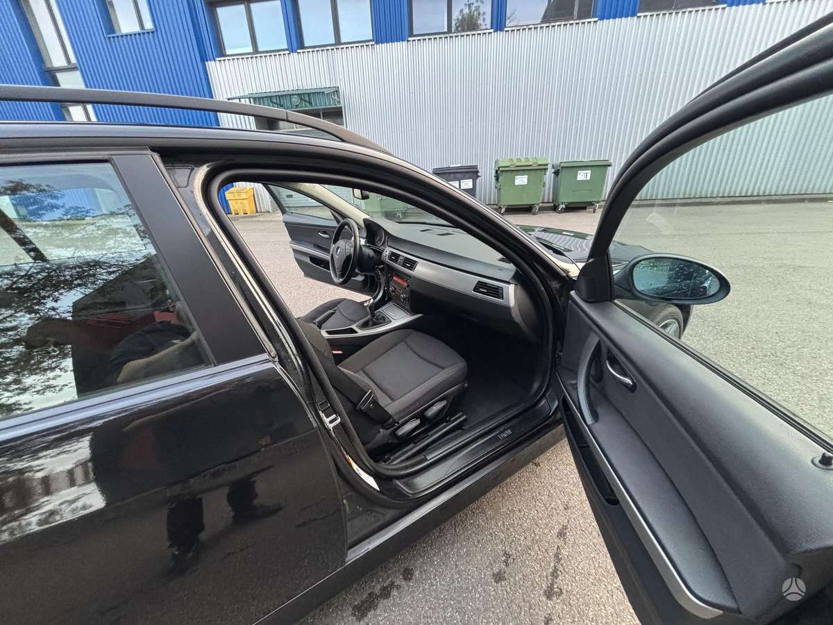 BMW 318 2008 — photo 11
