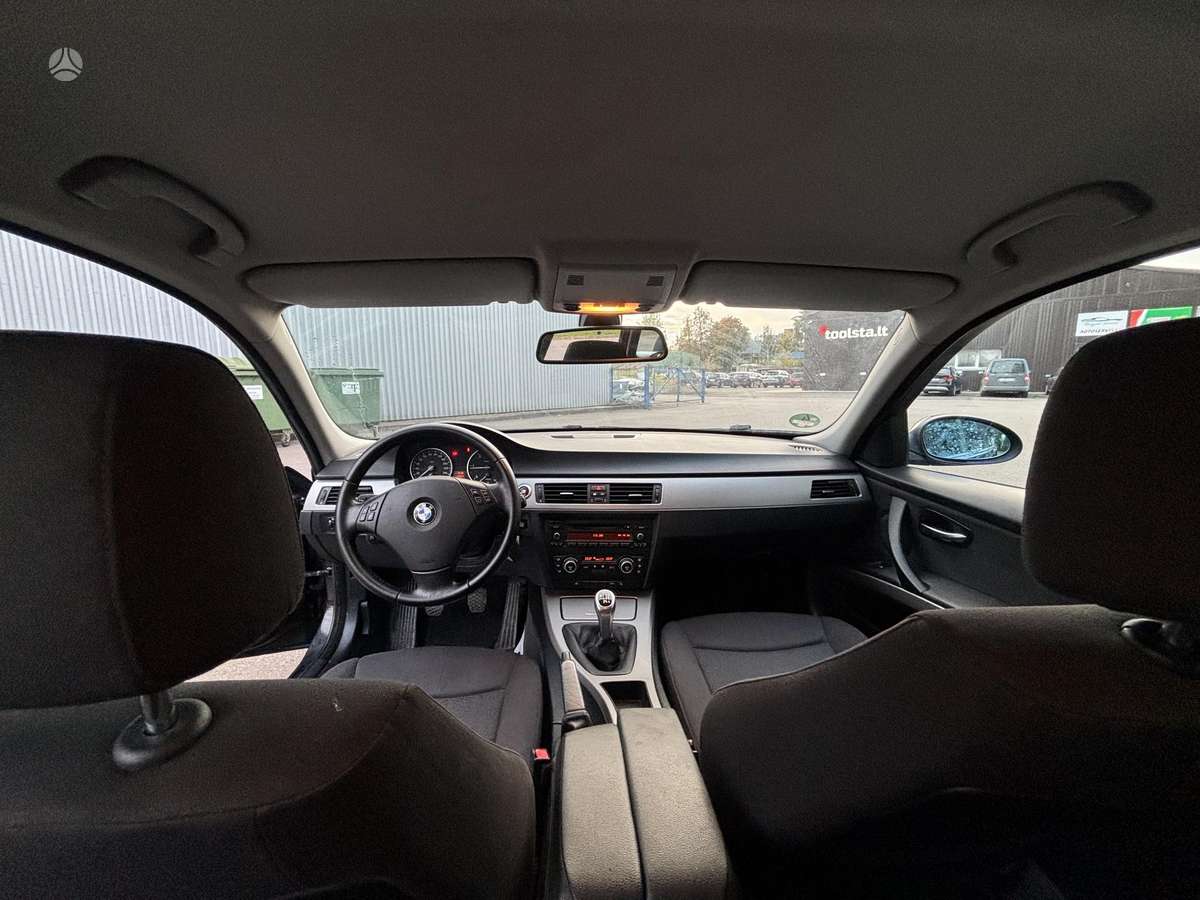 BMW 318 2008 — photo 12