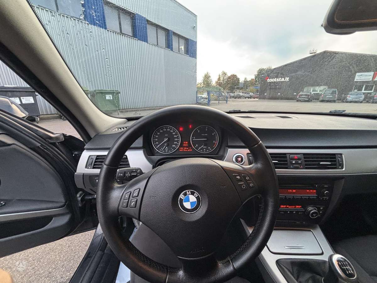 BMW 318 2008 — photo 13