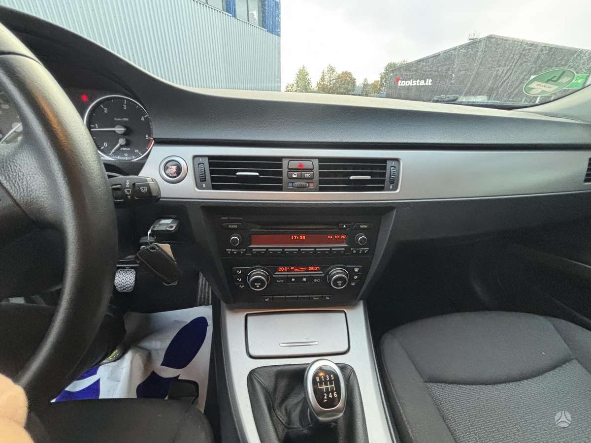 BMW 318 2008 — photo 14