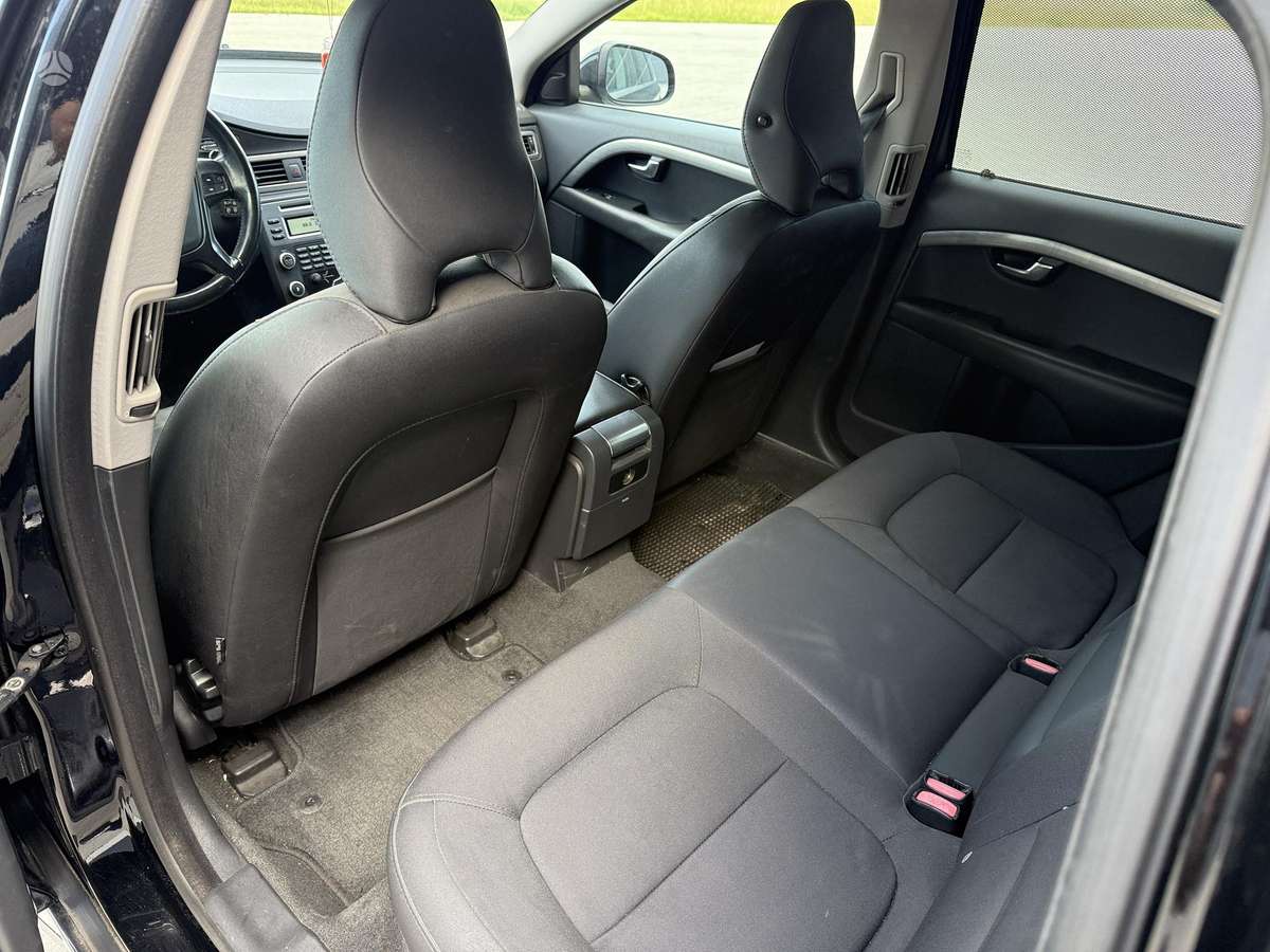 Volvo V70 2011 — photo 12