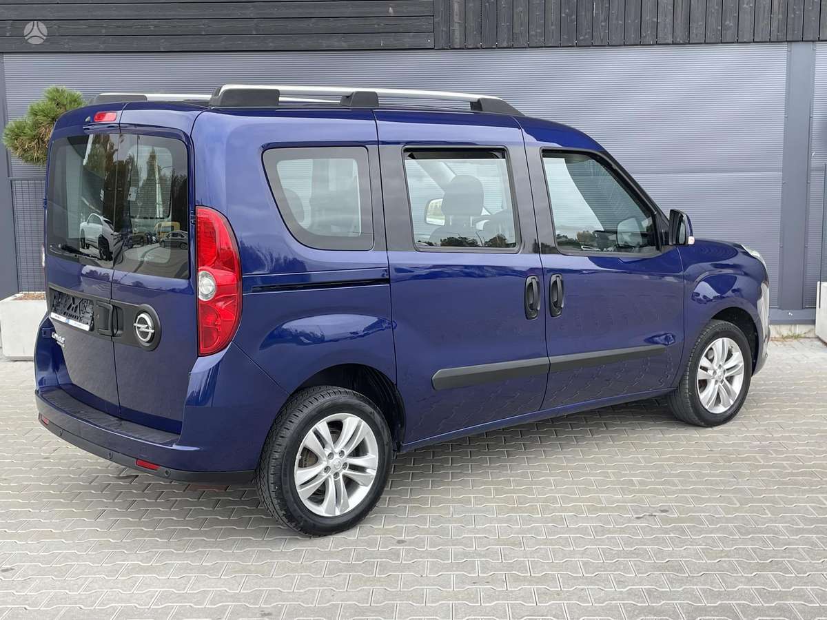 Opel Combo 2015 — салон