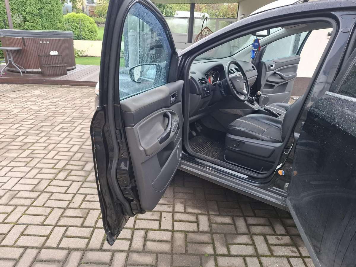 Ford Kuga 2009 — салон