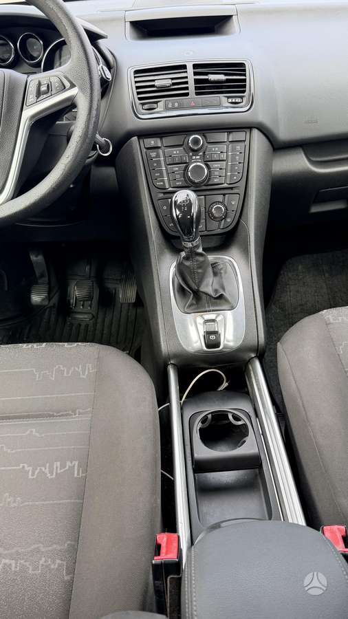 Opel Meriva 2011 — photo 12