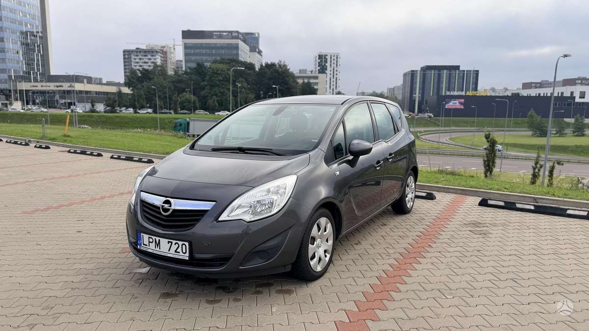 Opel Meriva 2011 — rear view
