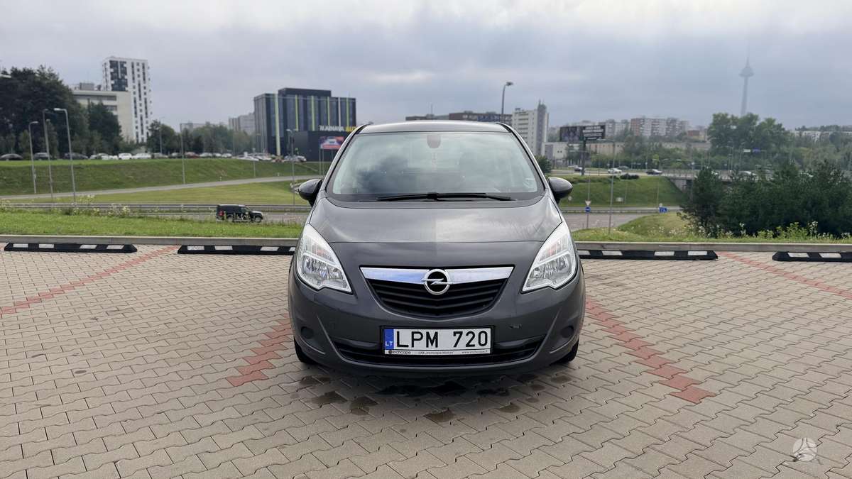 Opel Meriva 2011 — interior