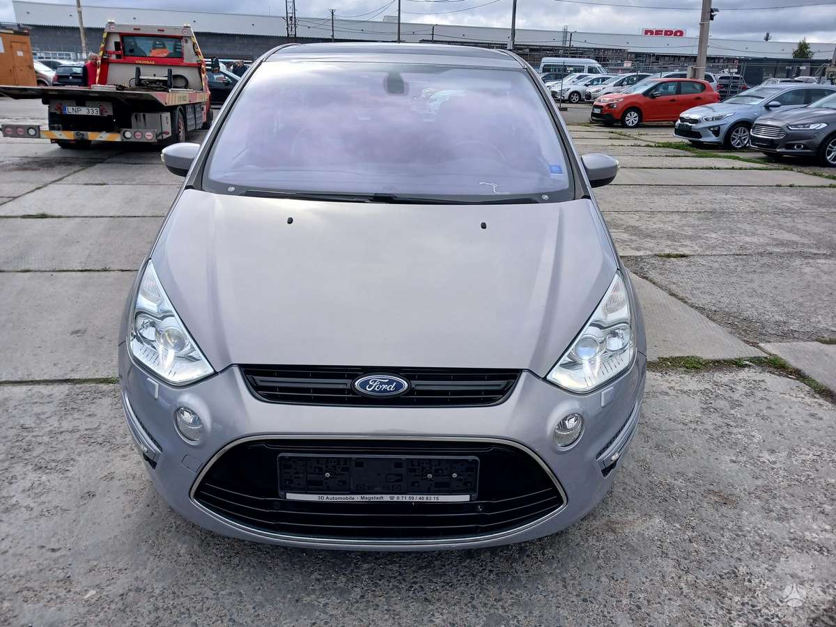 Ford S-MAX 2011 — вигляд ззаду