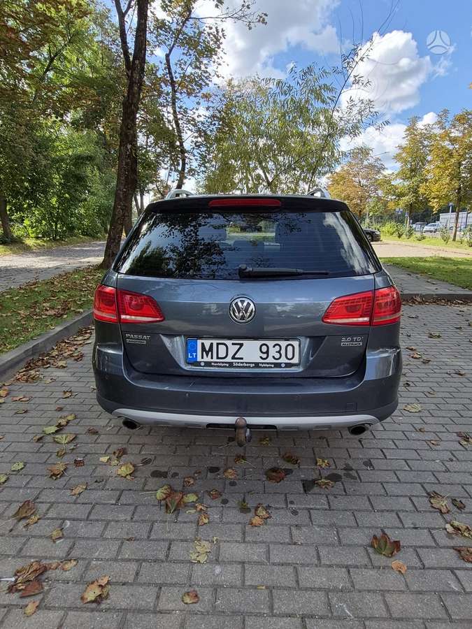 Volkswagen Passat 2012 — салон