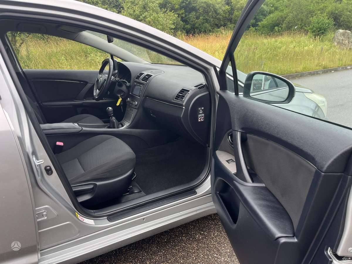 Toyota Avensis 2009 — photo 14