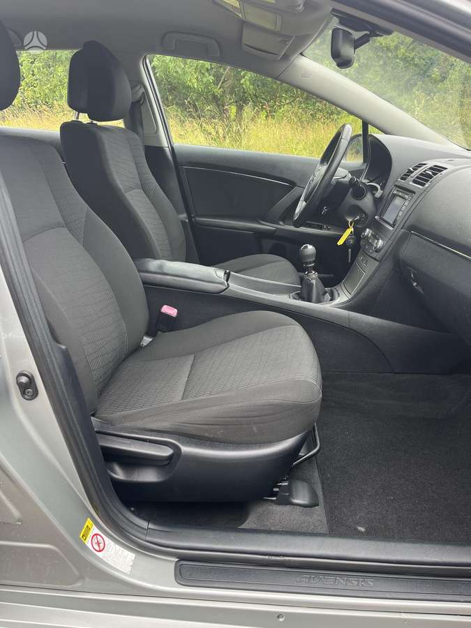 Toyota Avensis 2009 — photo 15