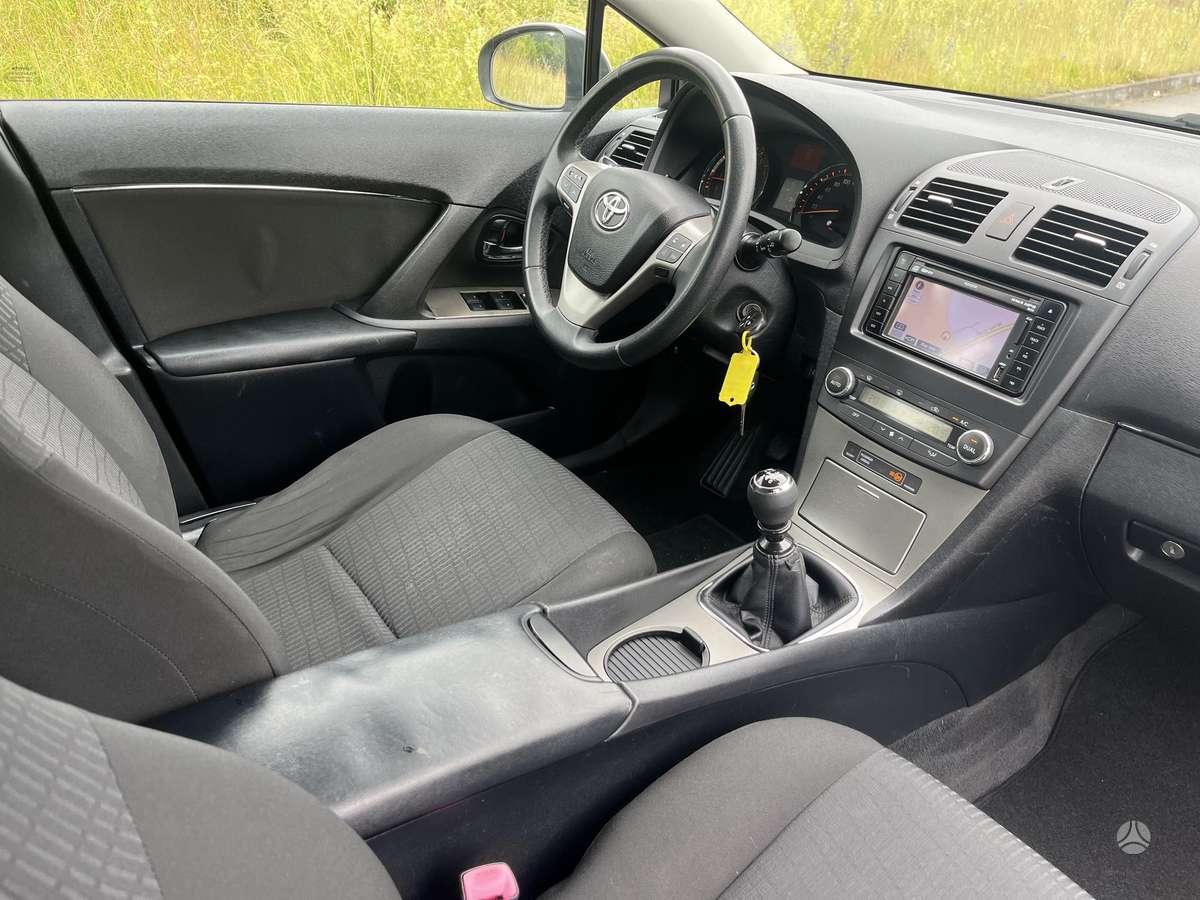 Toyota Avensis 2009 — photo 16