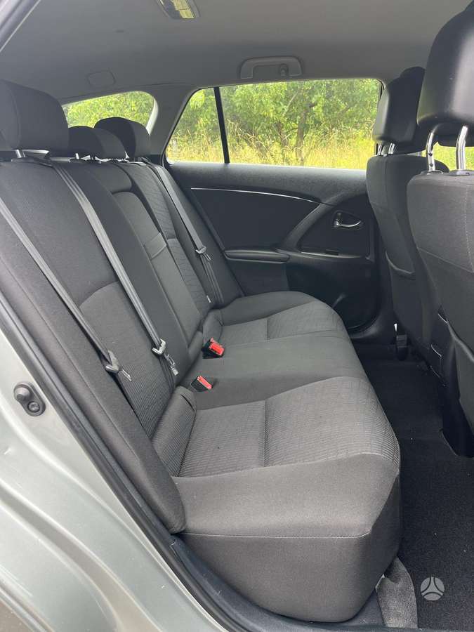 Toyota Avensis 2009 — photo 18