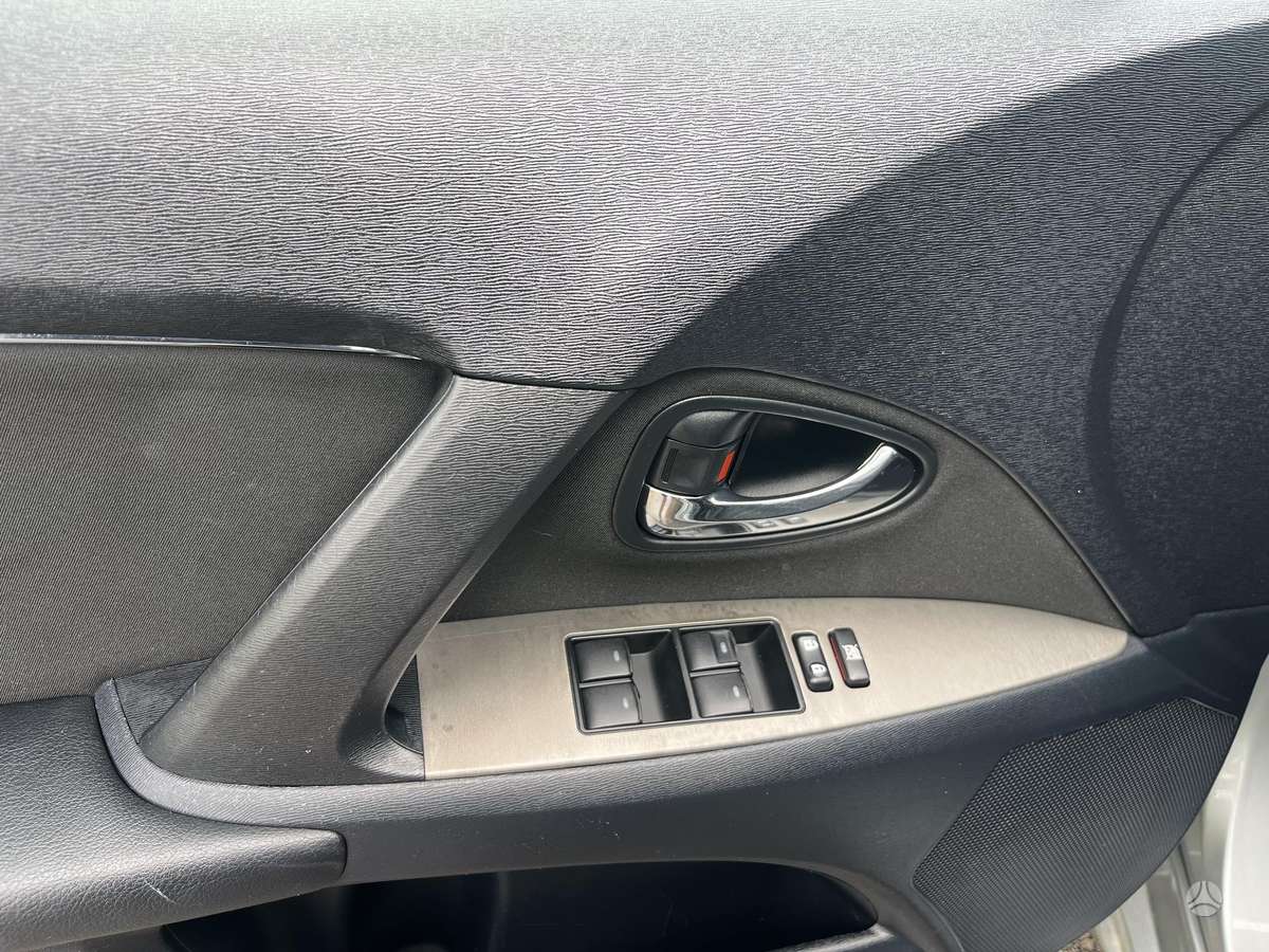 Toyota Avensis 2009 — photo 24